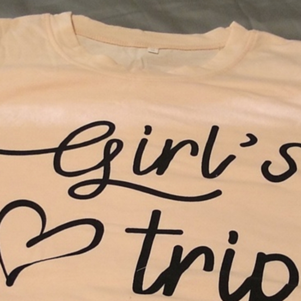 Girls Trip  Graphic Size Small 18" PTP 25 " Length  Peach Pink Color nwot